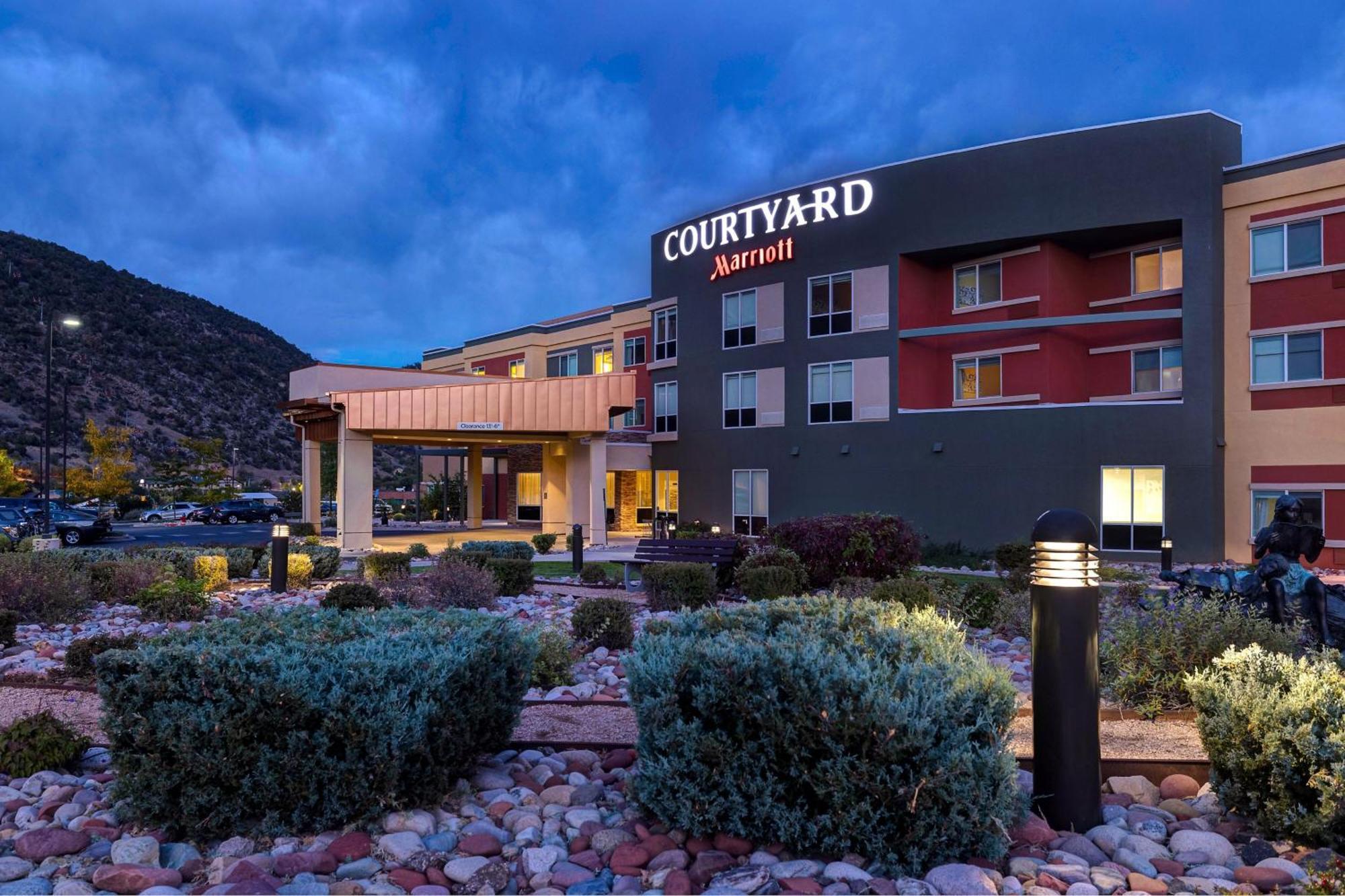 Courtyard By Marriott Glenwood Springs Hotell Exteriör bild