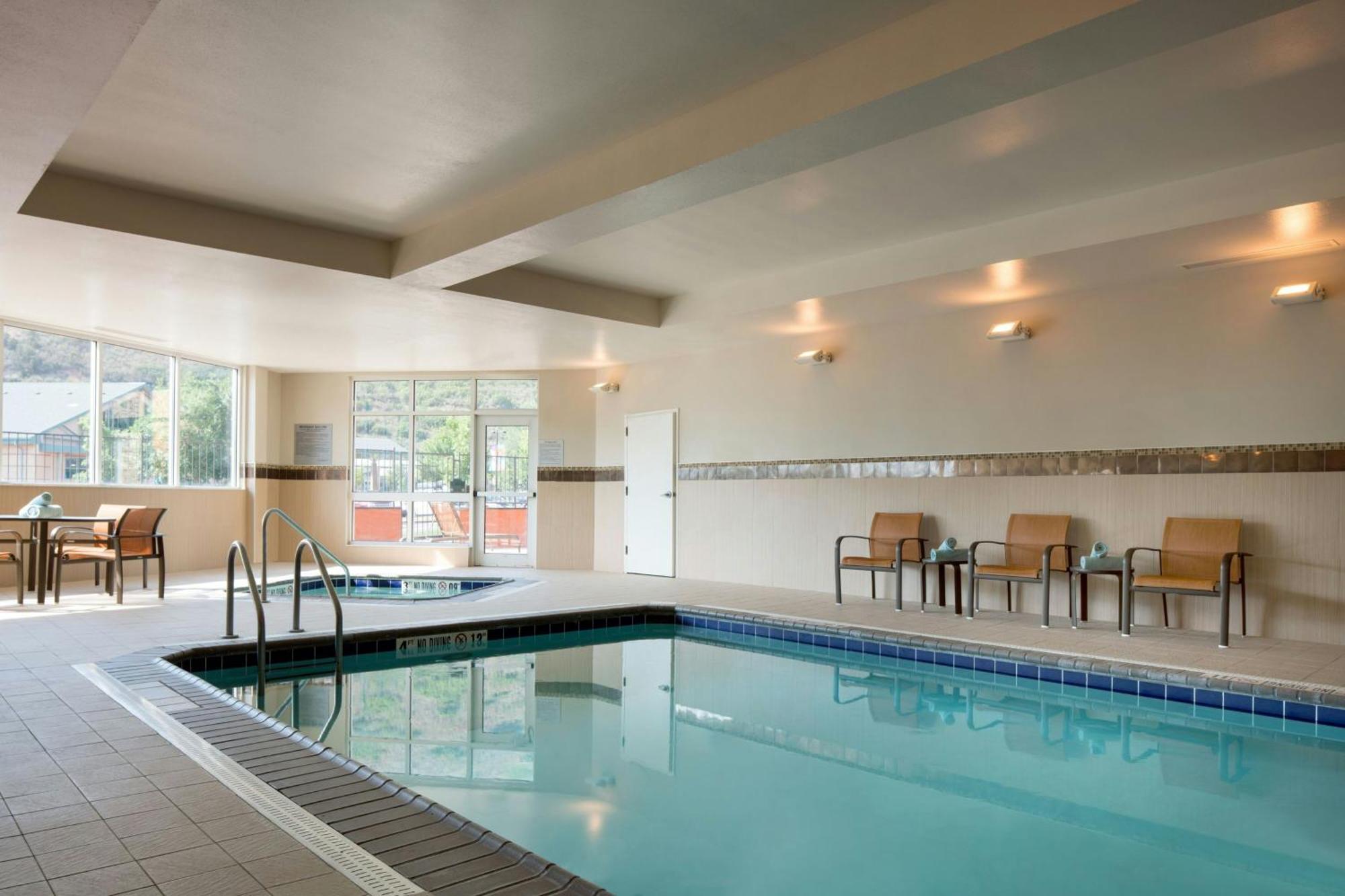 Courtyard By Marriott Glenwood Springs Hotell Exteriör bild